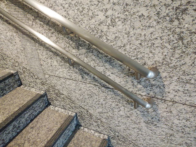 金物の加工・販売を行っております